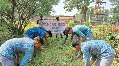 ସ୍ବଚ୍ଛତା ସେବା-3 celebrate in Jyoti vikash Higher secondary school bhainsa Balangir