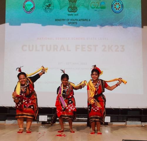 NSS VOLUNTEERS OF NSCB H.S.SCHOOL,SAMBALPUR PARTICIPATED IN CULTURAL FEST AT SOA UNIVERSITY .